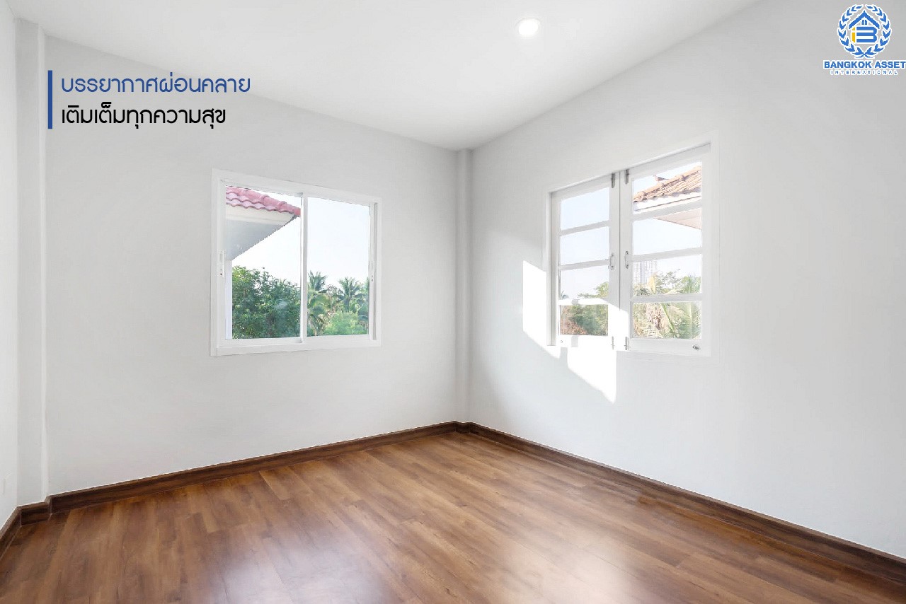 บ้านมือสองตกแต่งใหม่ ม.ลลิลอินเดอะพาร์ค บางใหญ่-กาญจนาฯ พร้อมอยู่ตอบโจทย์ทุกฟังก์ชั่น เนื้อที่ 50.6 ตร.ว. ฟังก์ชั่น 4 ห้องนอน 1 ห้องอเนกประสงค์ชั้นล่าง 2 ห้องน้ำ 2 ที่จอดรถพร้อมพื้นที่สนามหญ้าด้านข้าง บนทำเลเดินทางสะดวก ใกล้เซ็นทรัลเวสต์เกต ทางด่วน "กาญจนาภิเษก และเพียง 5 นาทีถึงรถไฟฟ้าสายสีม่วง "สถานีตลาดบางใหญ่"